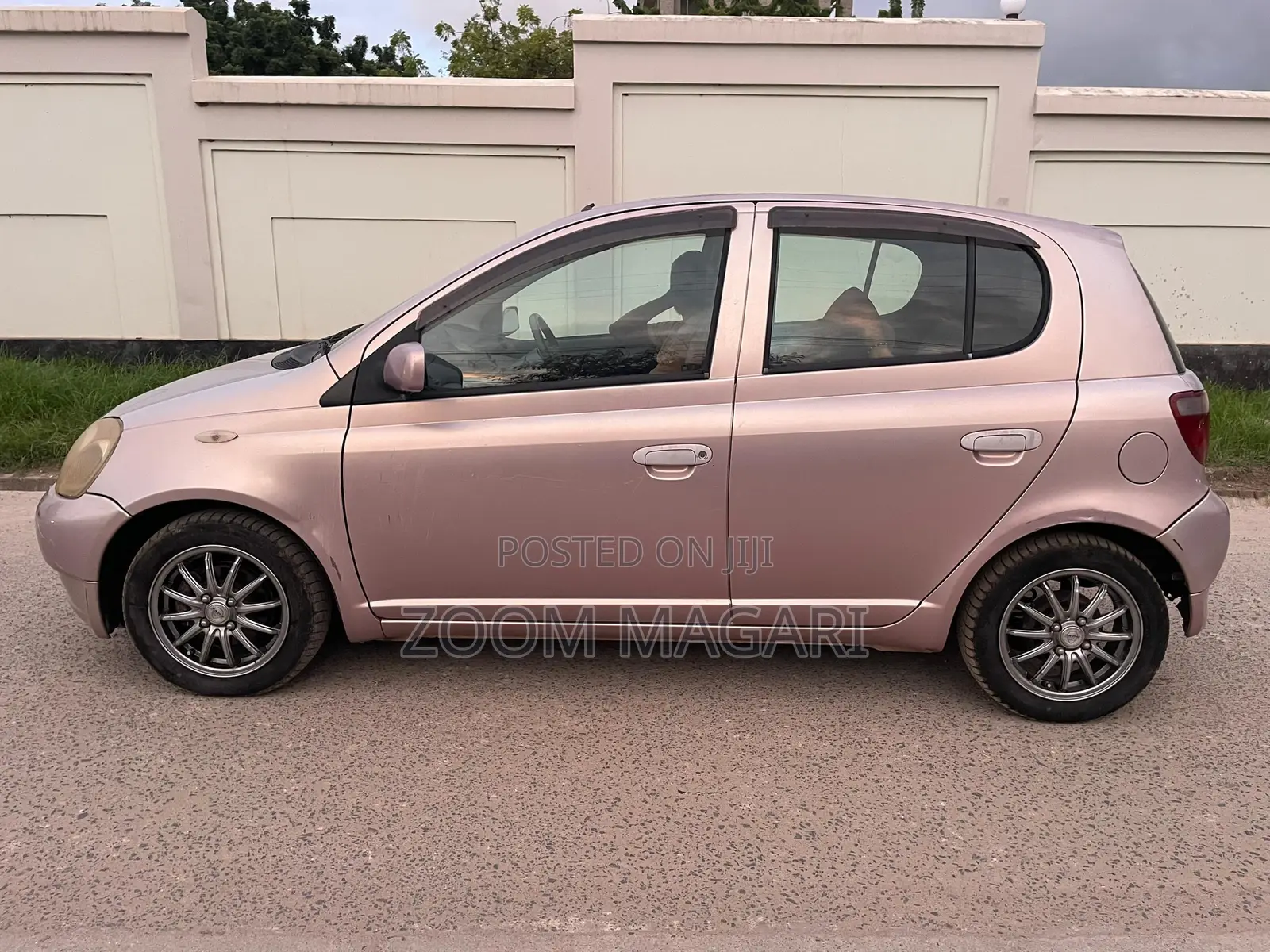 Toyota Vitz 2001 Pink