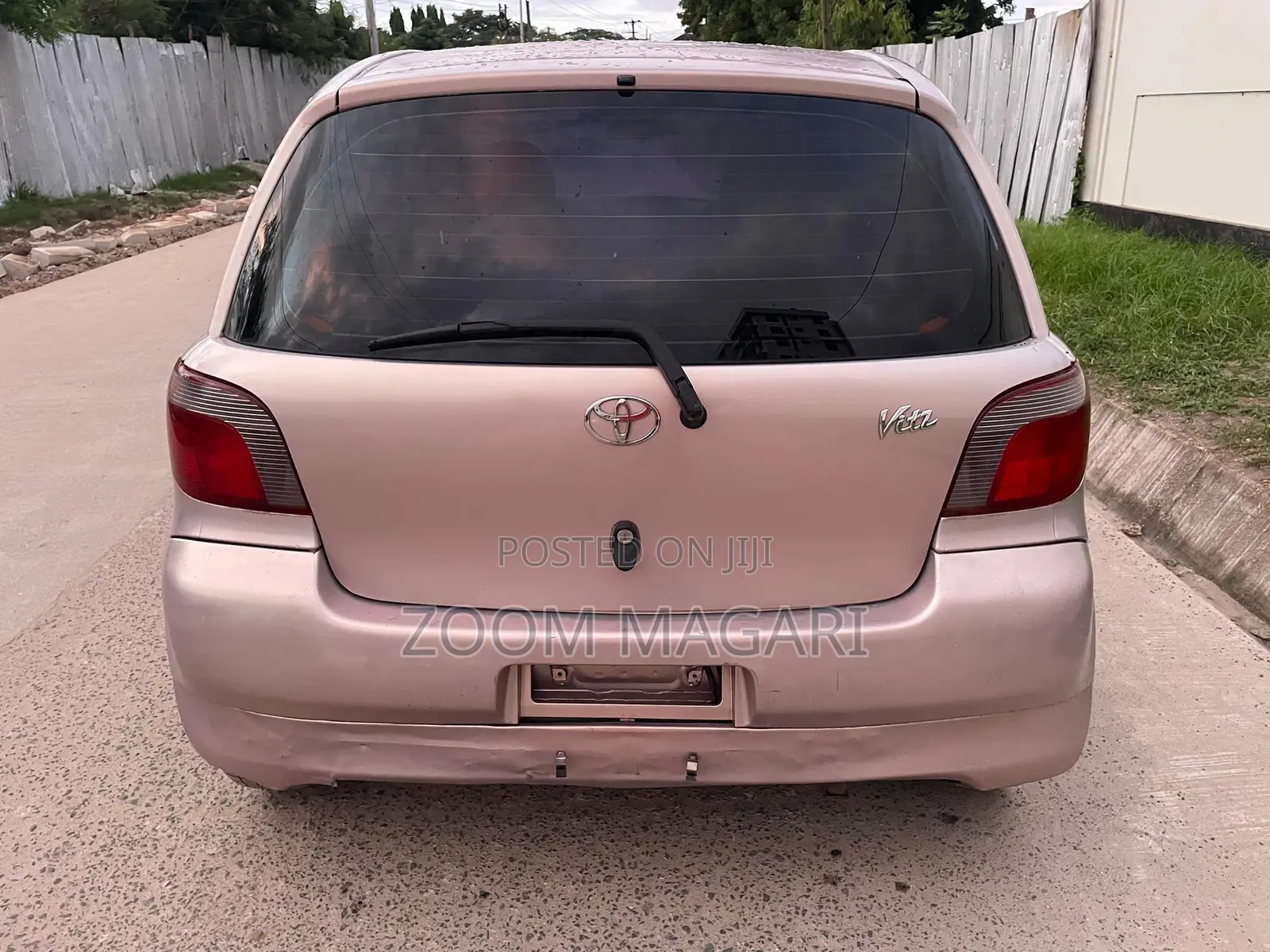 Toyota Vitz 2001 Pink