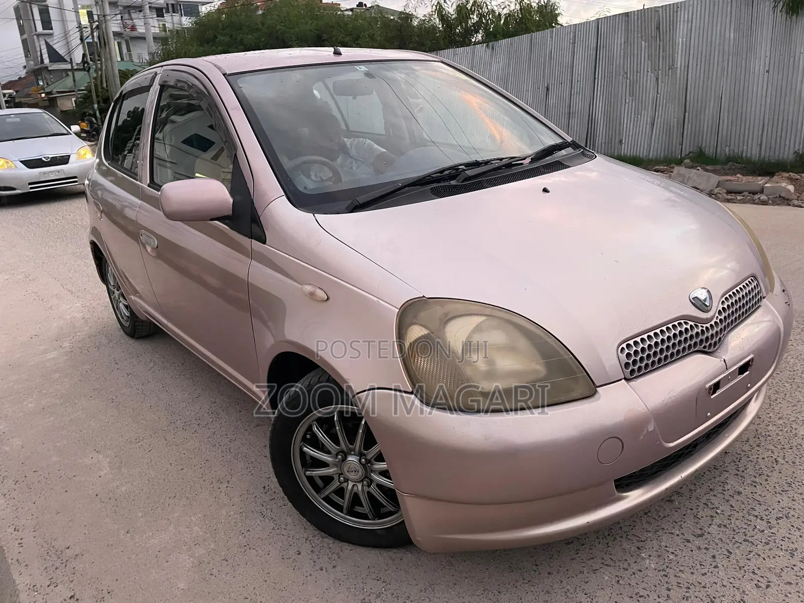 Toyota Vitz 2001 Pink