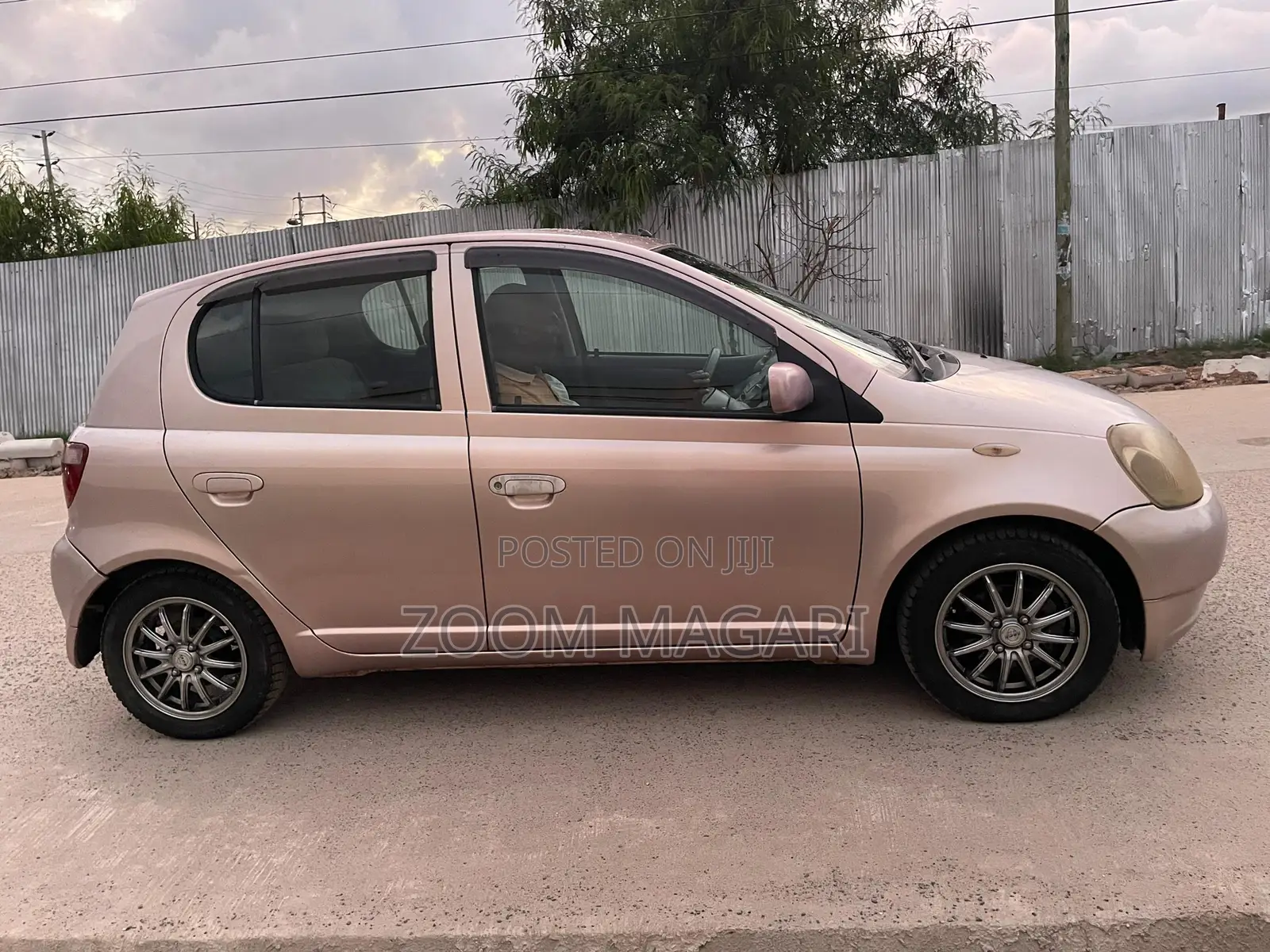 Toyota Vitz 2001 Pink