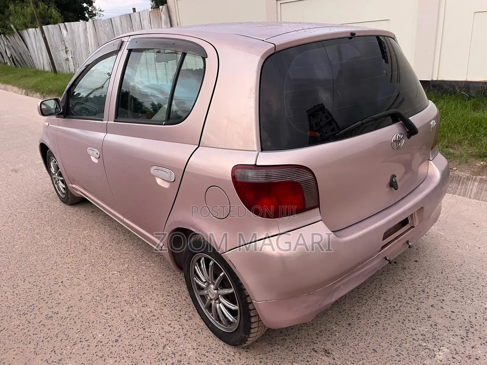 Toyota Vitz 2001 Pink