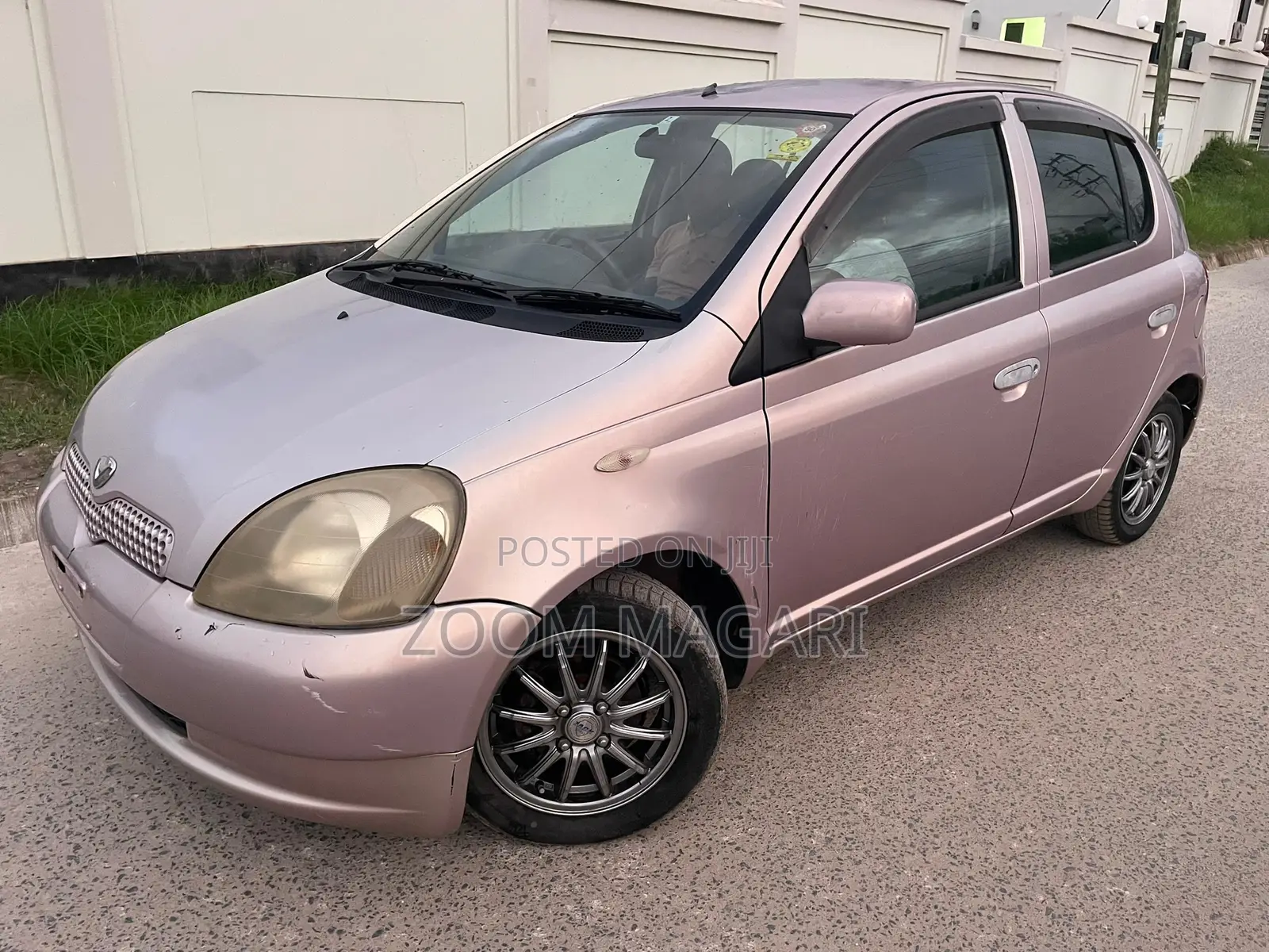 Toyota Vitz 2001 Pink