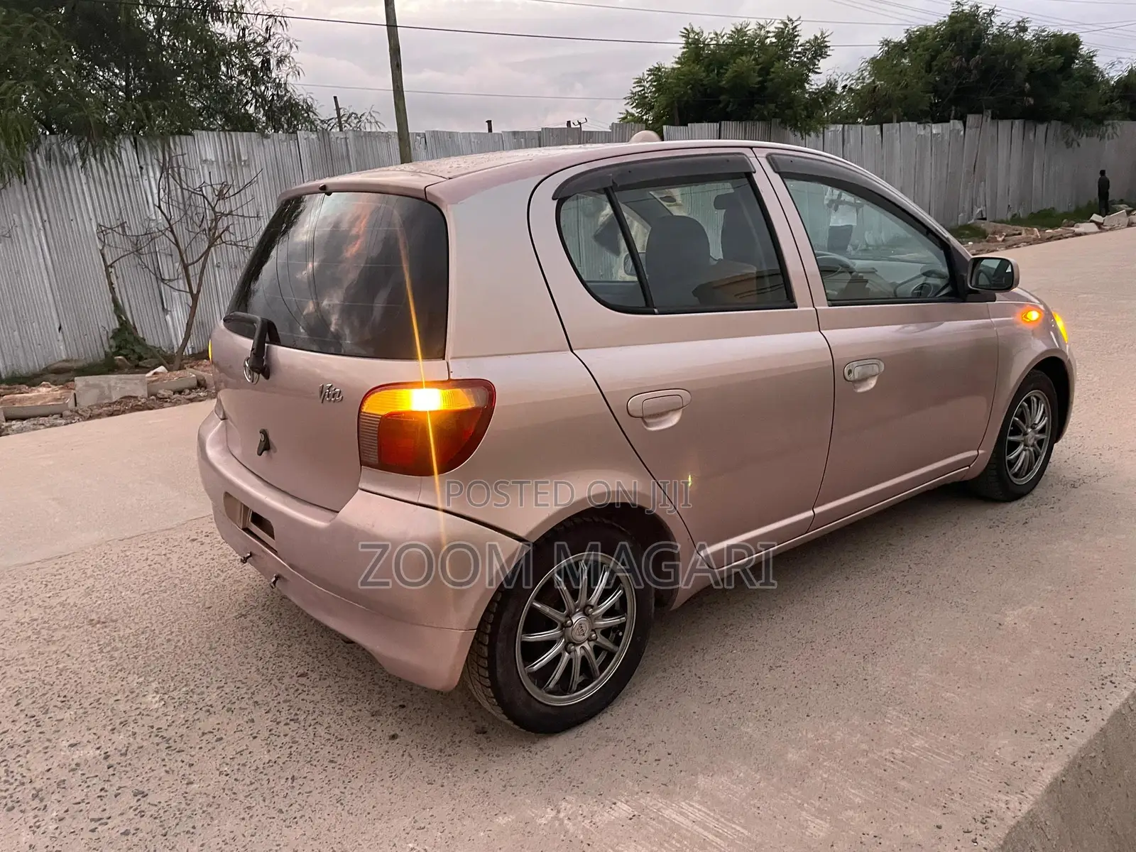 Toyota Vitz 2001 Pink