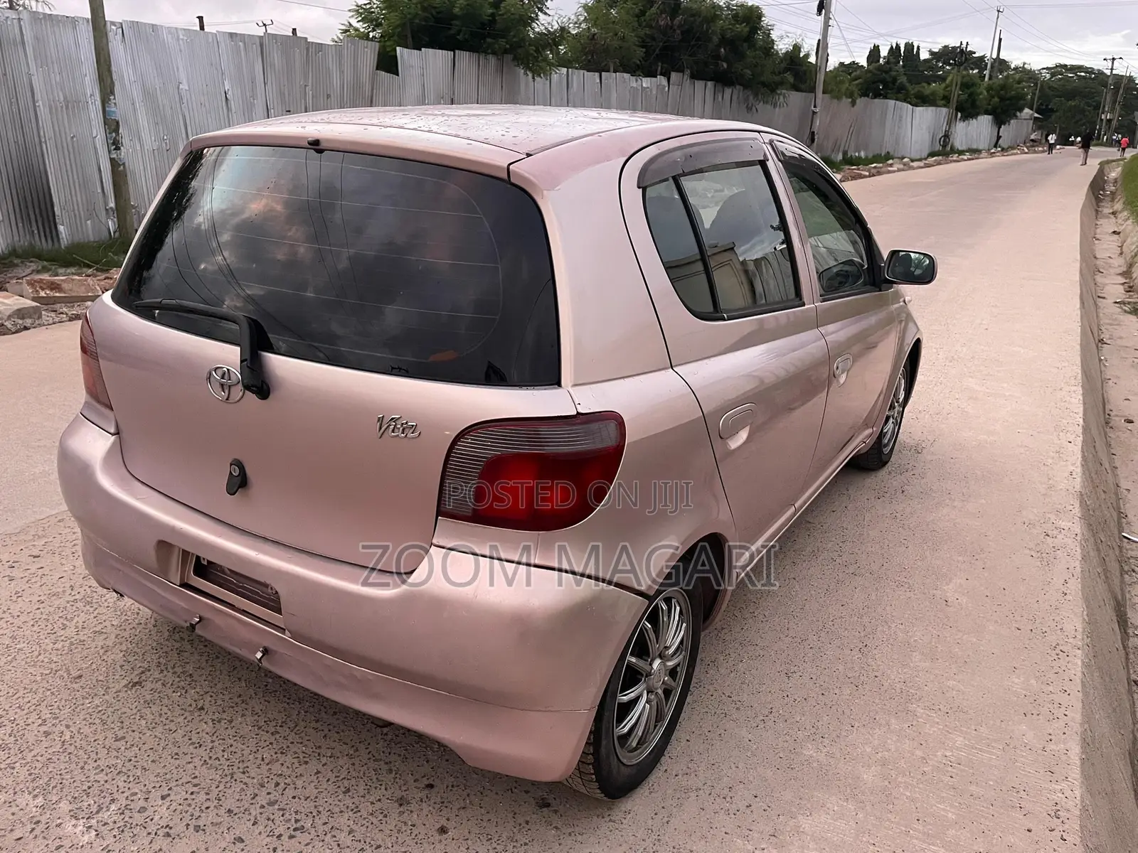 Toyota Vitz 2001 Pink
