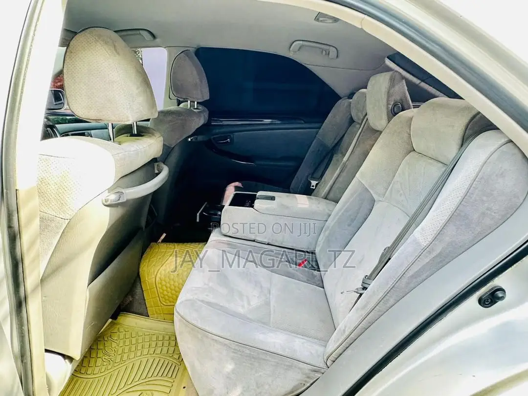 Toyota Crown Royale 2005 Silver