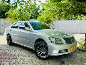 Toyota Crown Royale 2005 Silver