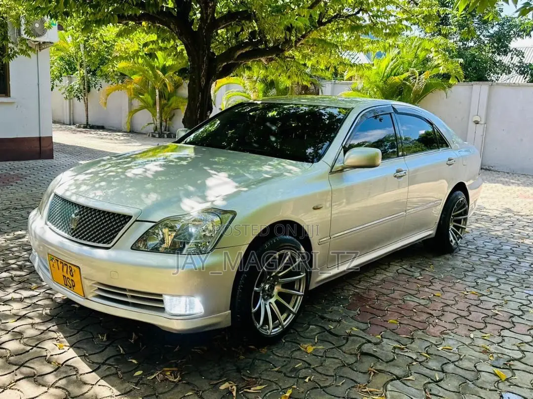 Toyota Crown Royale 2005 Silver