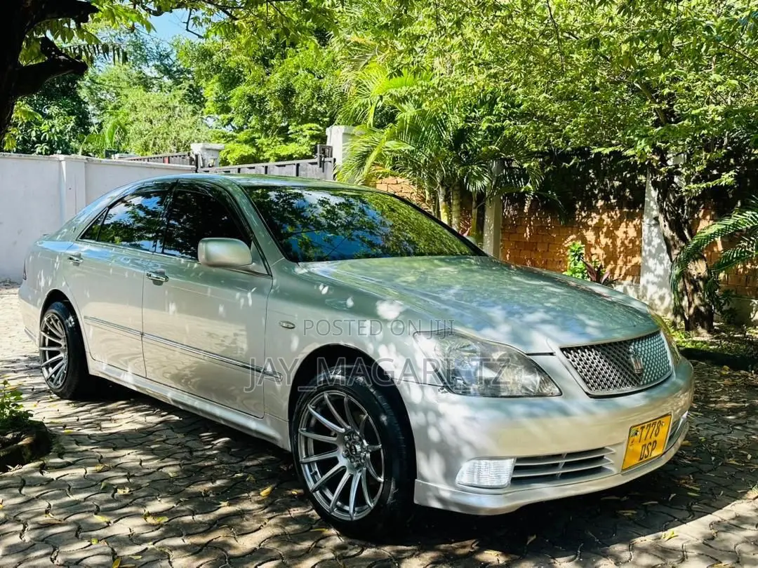 Toyota Crown Royale 2005 Silver