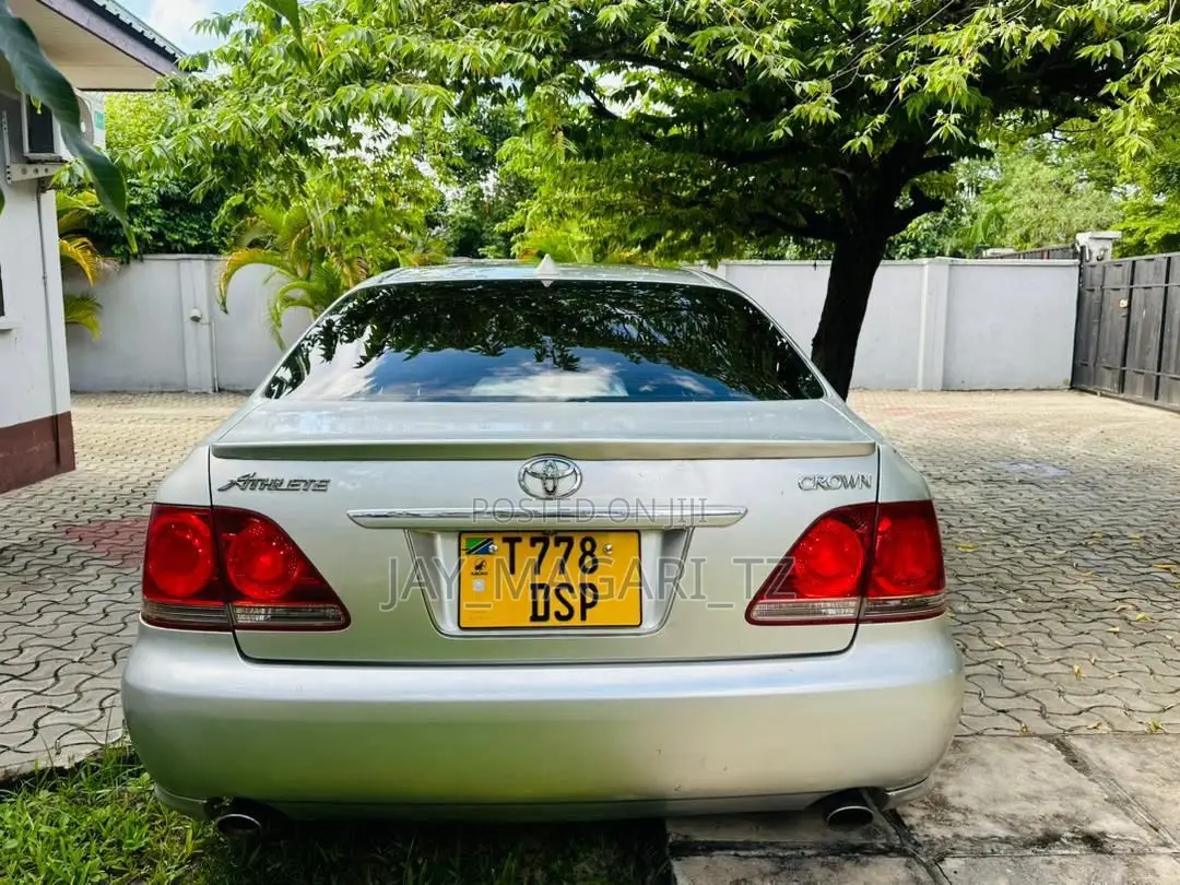 Toyota Crown Royale 2005 Silver