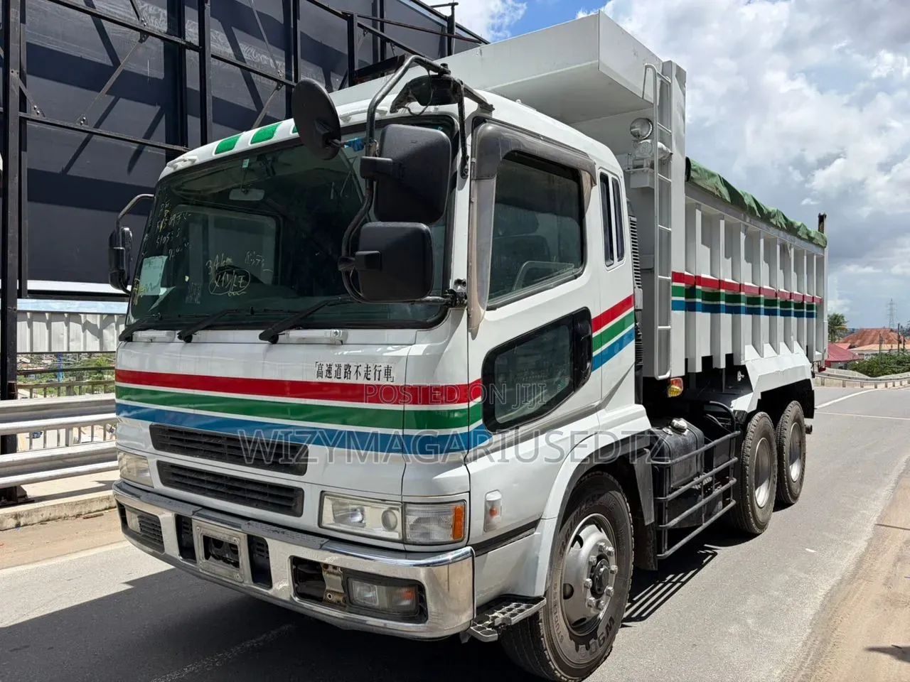 Mitsubishi Fuso 2000 White
