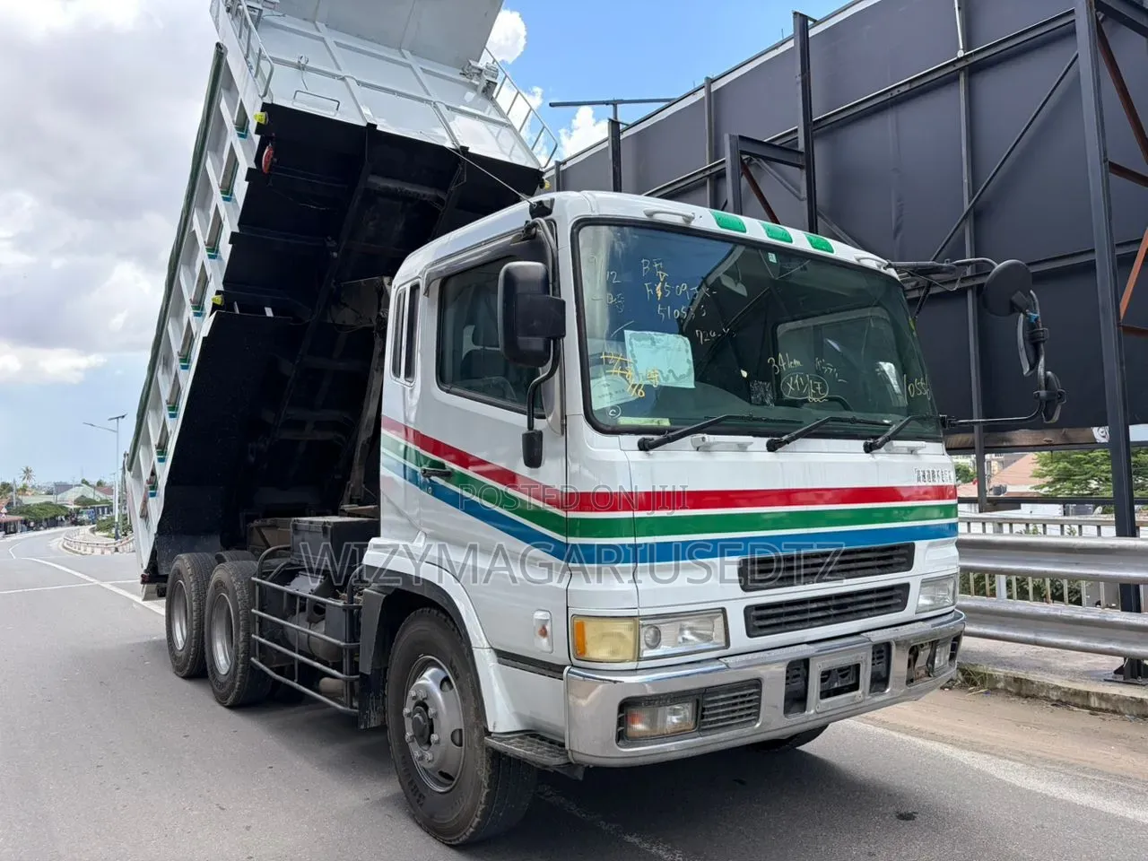 Mitsubishi Fuso 2000 White
