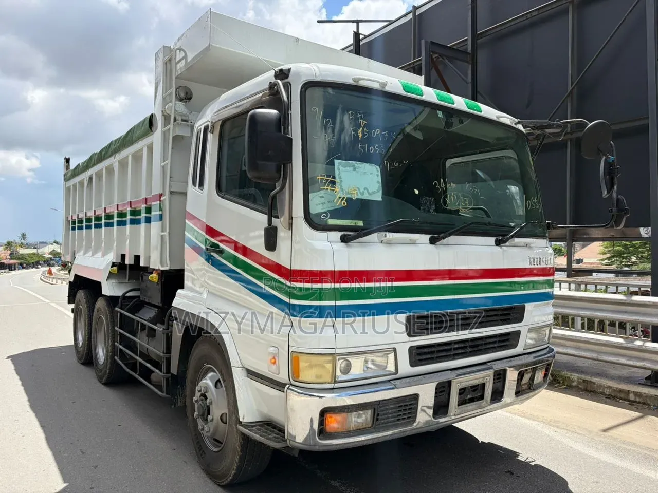 Mitsubishi Fuso 2000 White