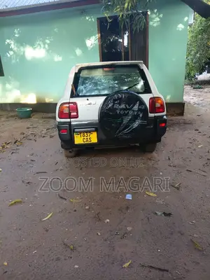 Toyota RAV4 1997 White