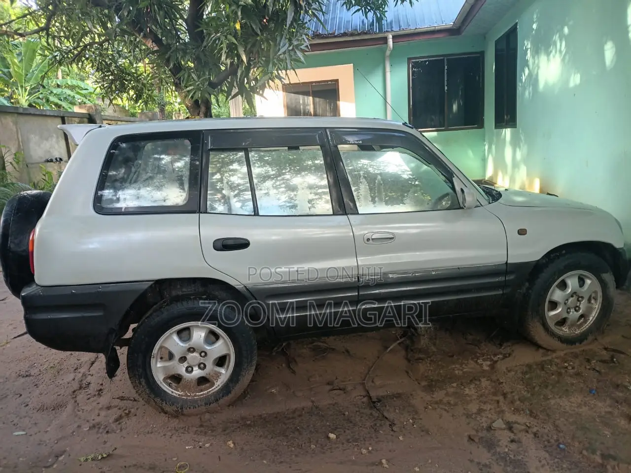 Toyota RAV4 1997 White