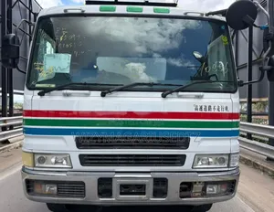 Mitsubishi Fuso 2000 White