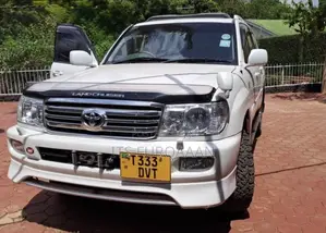 Toyota Land Cruiser 2003 White