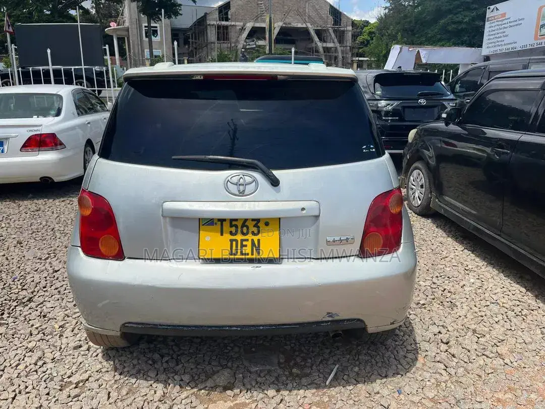 Toyota IST 2004 Silver