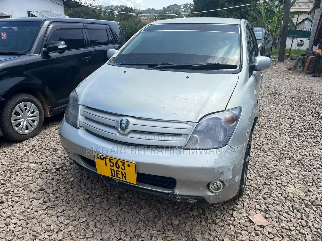 Toyota IST 2004 Silver