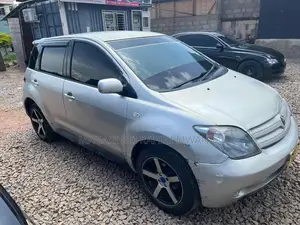 Toyota IST 2004 Silver