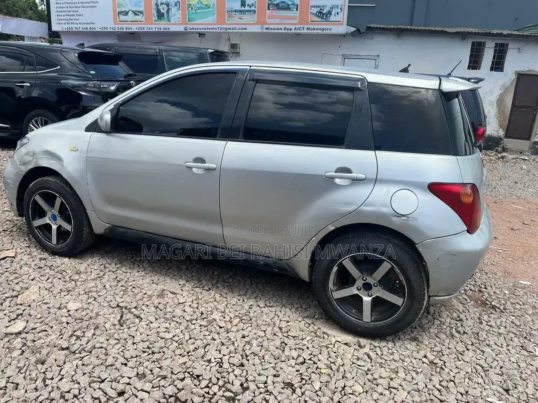 Toyota IST 2004 Silver