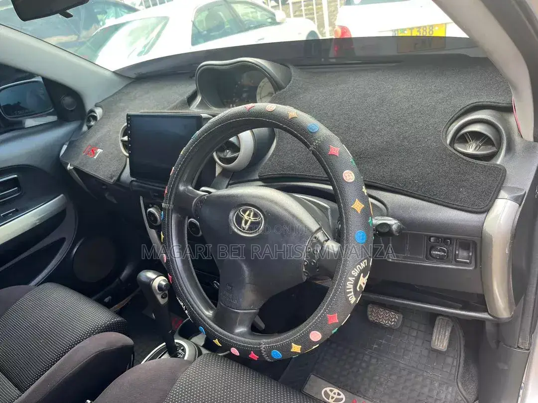Toyota IST 2004 Silver