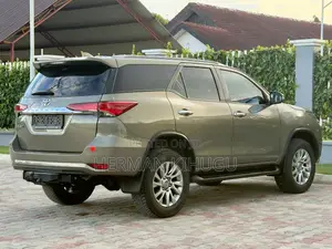 Toyota Fortuner 2021 Gray