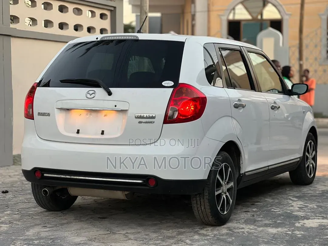 Mazda Verisa 2006 White