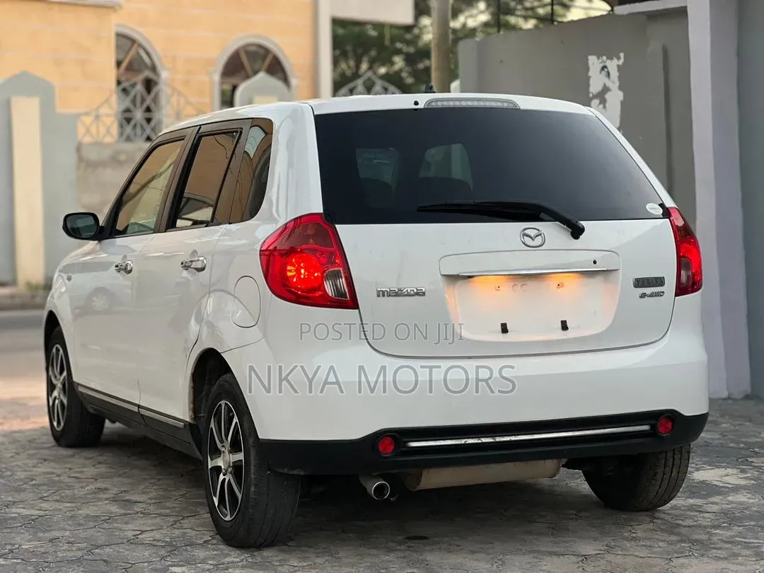 Mazda Verisa 2006 White