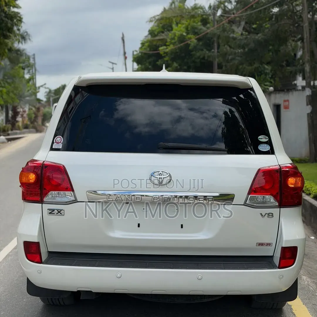 Toyota Land Cruiser 2014 White