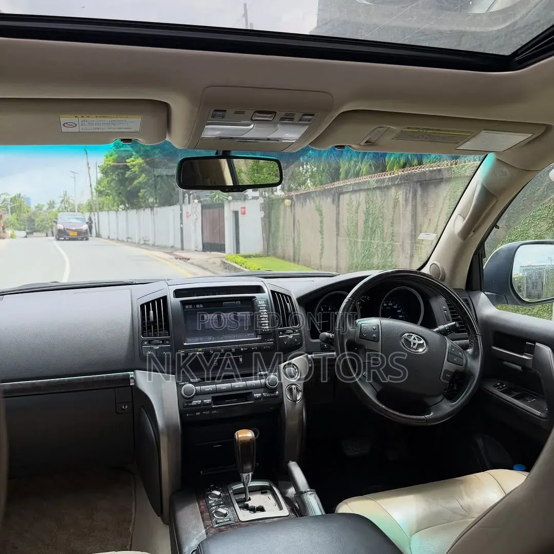 Toyota Land Cruiser 2014 White