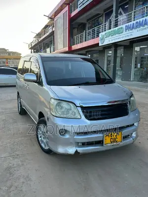 Toyota Noah 2005 Silver