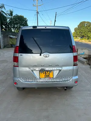 Toyota Noah 2005 Silver