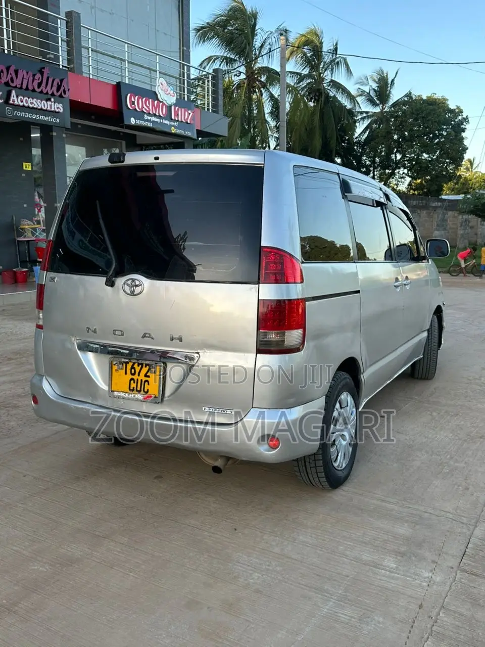 Toyota Noah 2005 Silver