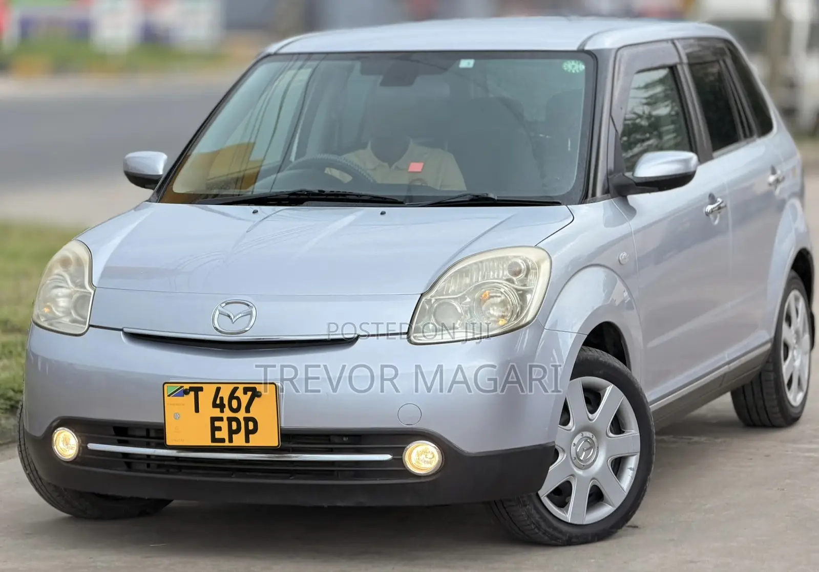Mazda Verisa 2010 Silver