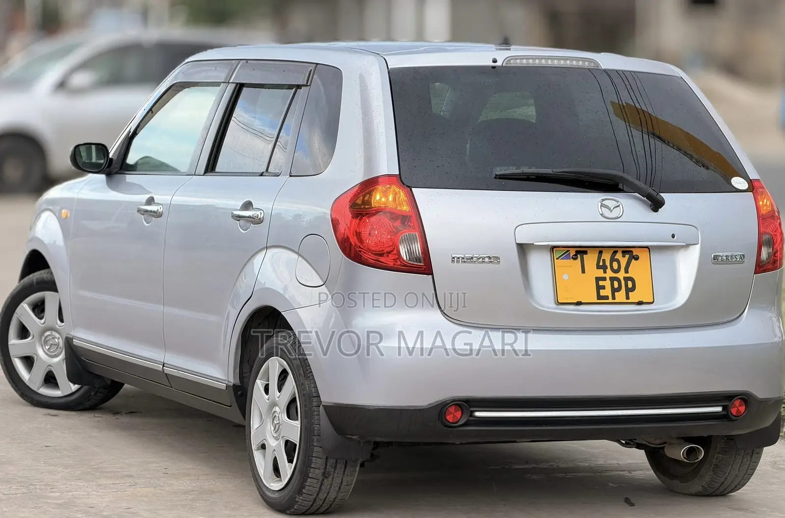 Mazda Verisa 2010 Silver