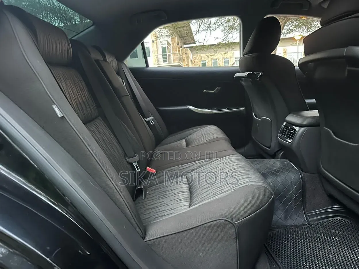 Toyota Crown 2019 Black