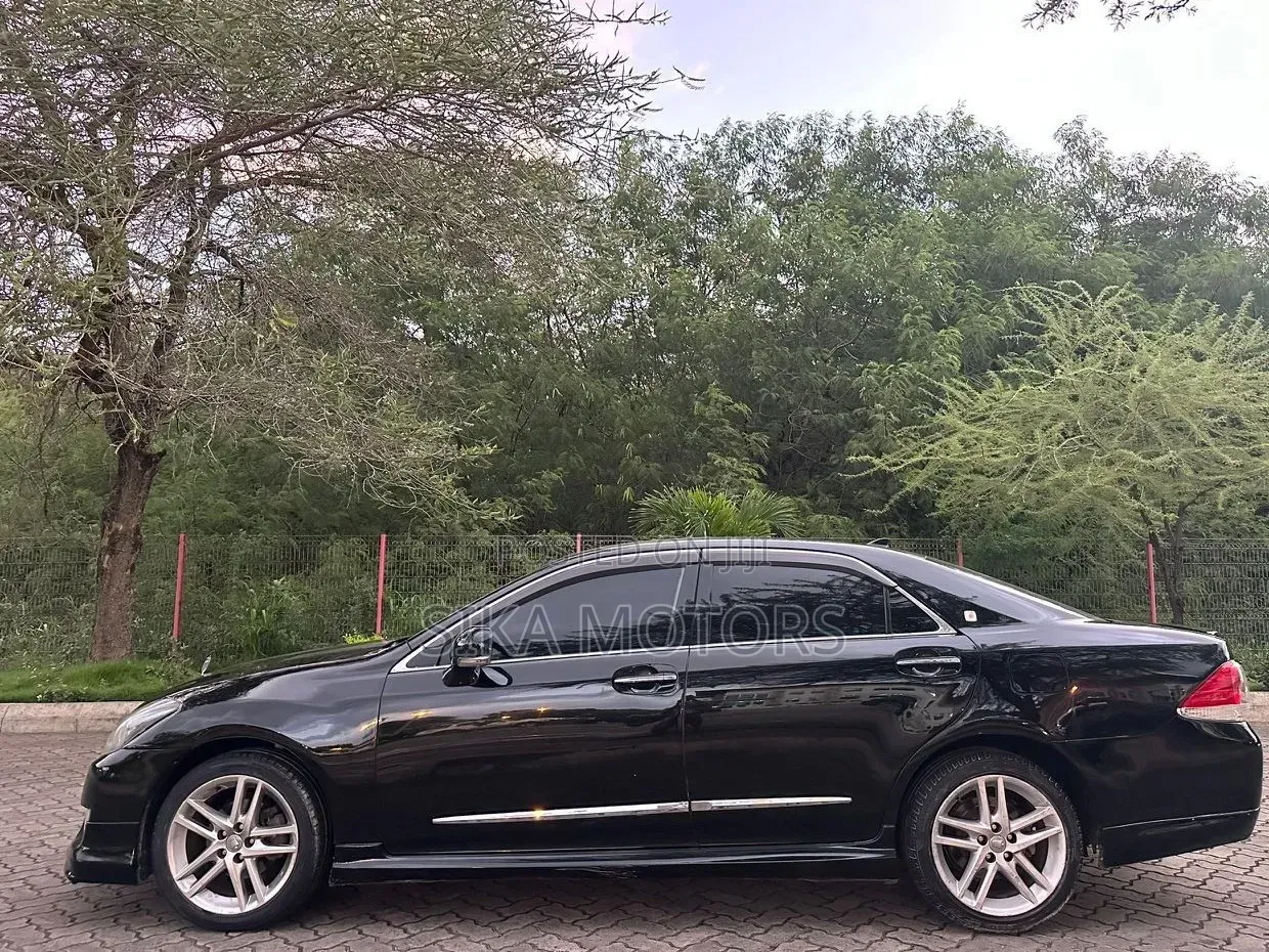 Toyota Crown 2019 Black