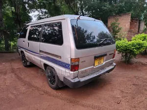 Toyota HiAce 1998 Silver