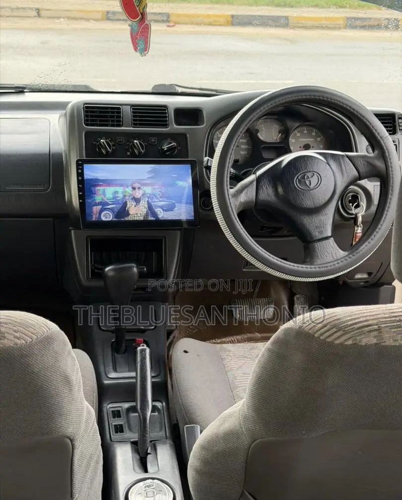 Toyota RAV4 1999 White