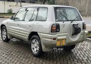 Toyota RAV4 1999 White