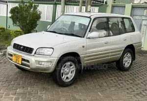 Toyota RAV4 1999 White