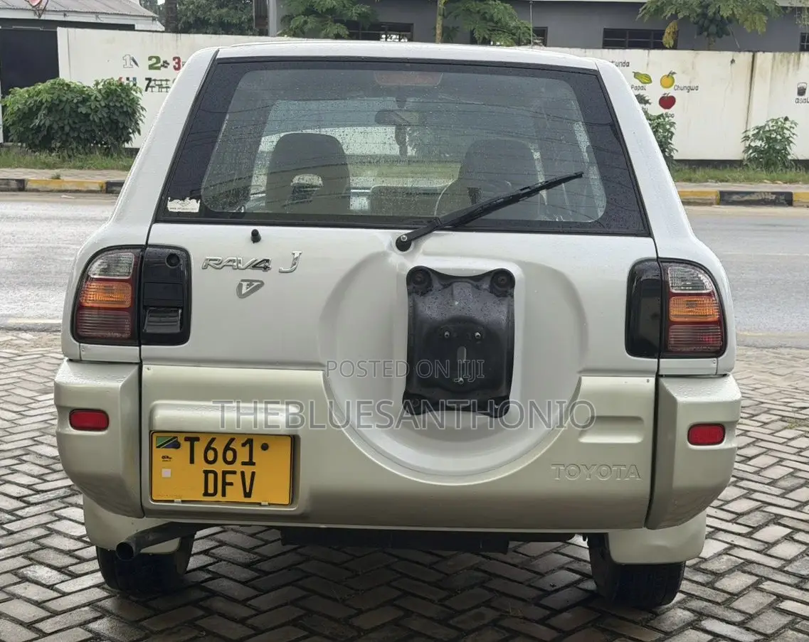 Toyota RAV4 1999 White