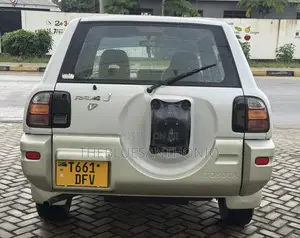 Toyota RAV4 1999 White