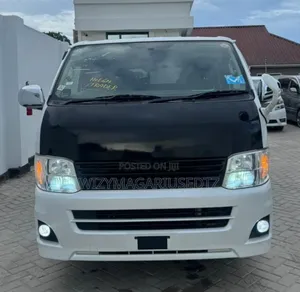 Toyota HiAce 2010 White