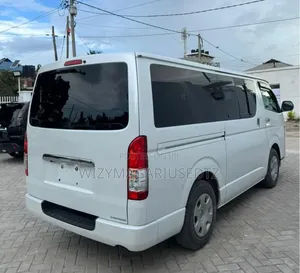 Toyota HiAce 2010 White