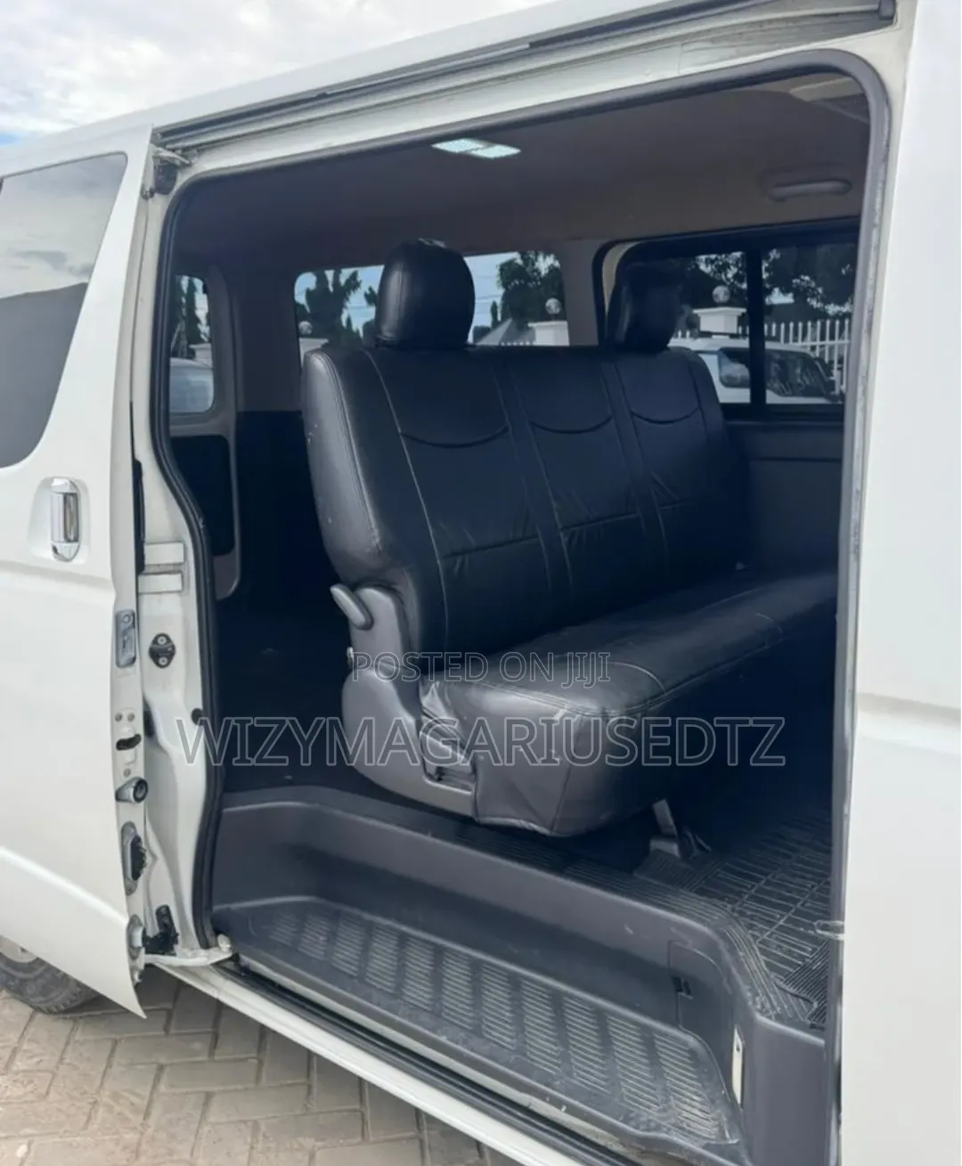 Toyota HiAce 2010 White