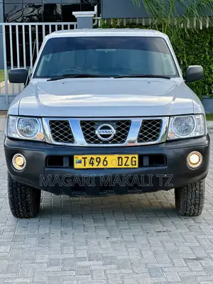 Nissan Patrol 4.8 GL 2006 White