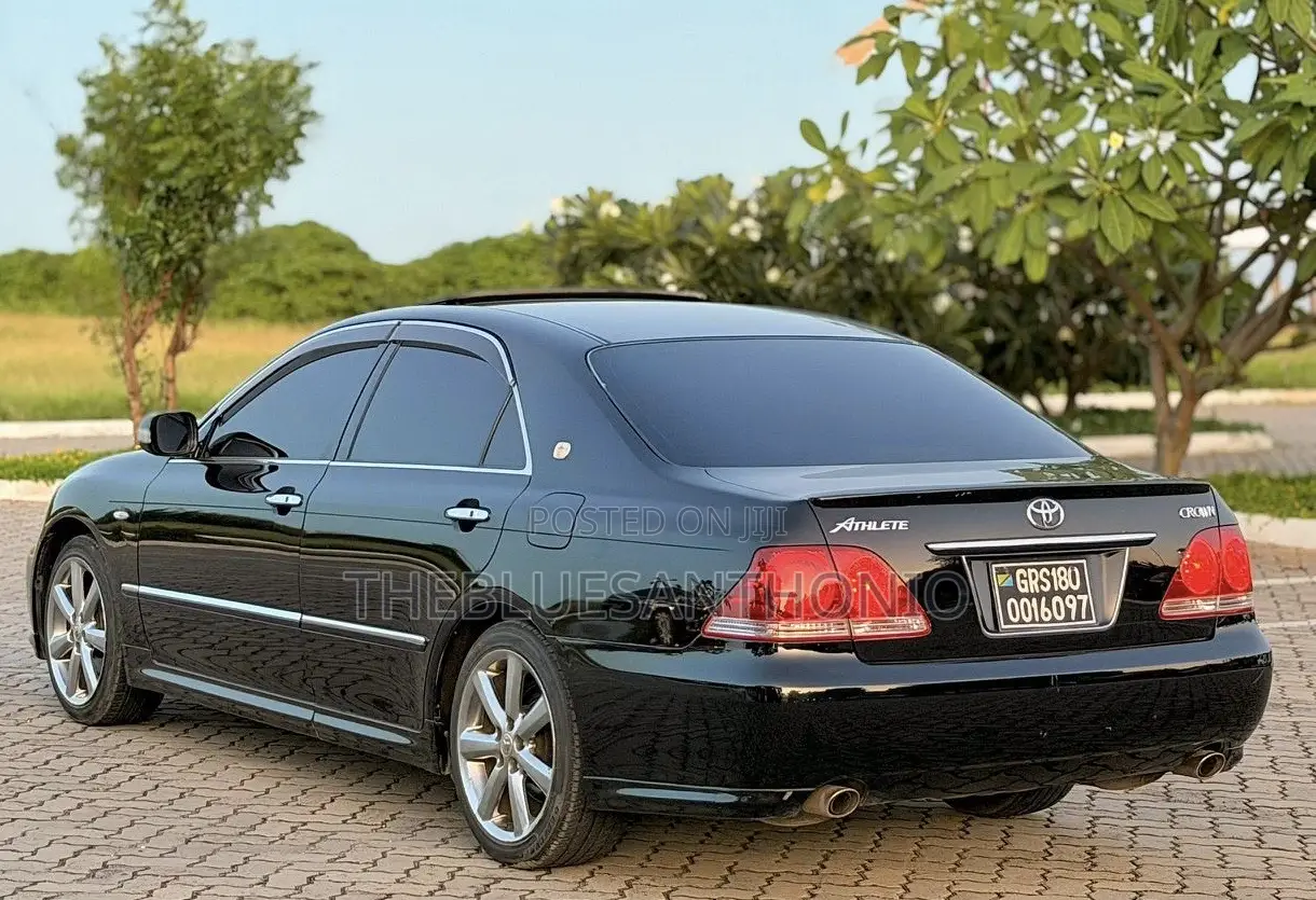 Toyota Crown 2006 Black