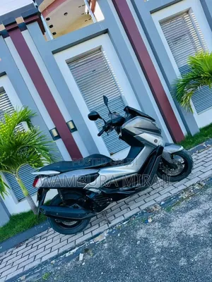 New Honda CB 2025 Gray