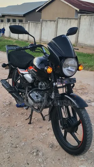 New TVS HLX 125 2025 Black